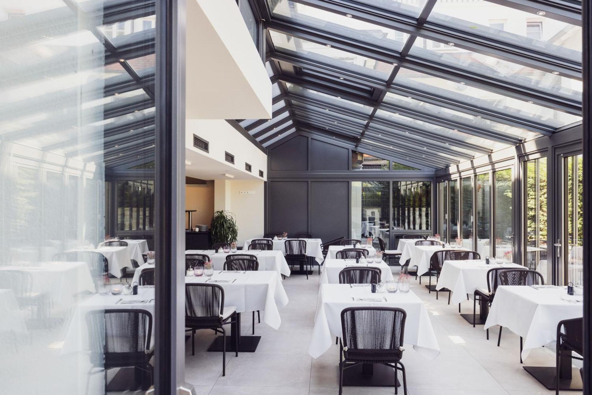 Caraleon Hotel